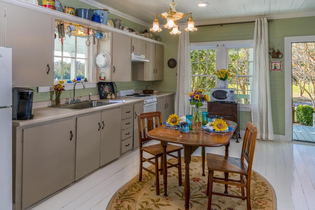 Maison D'Memoire Bed & Breakfast Cottages Rayne Exteriér fotografie